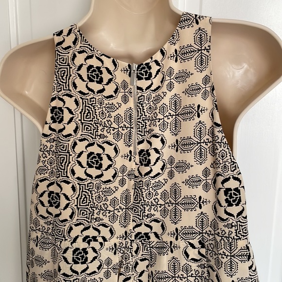 Elizabeth and James silk sleeveless top with pleated back - Picture 10 of 12